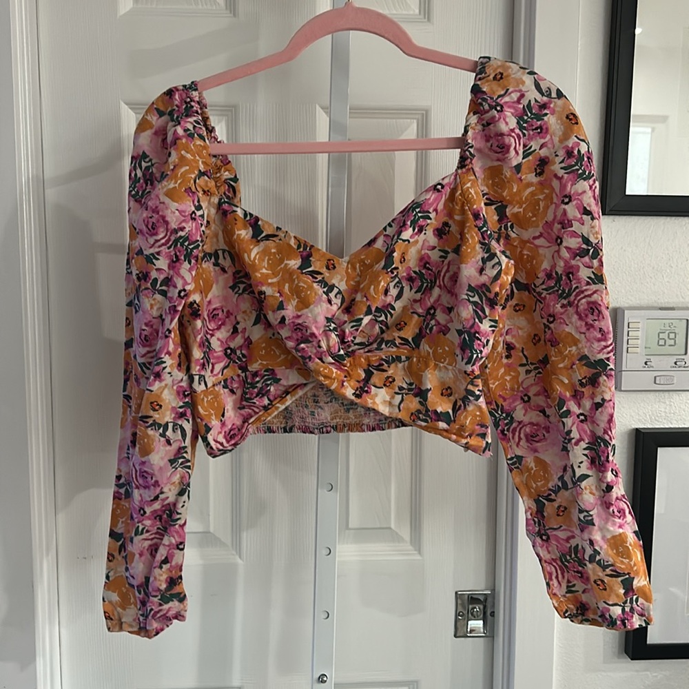Something Navy Floral Puff Shoulder Top RTR - Picture 5 of 8